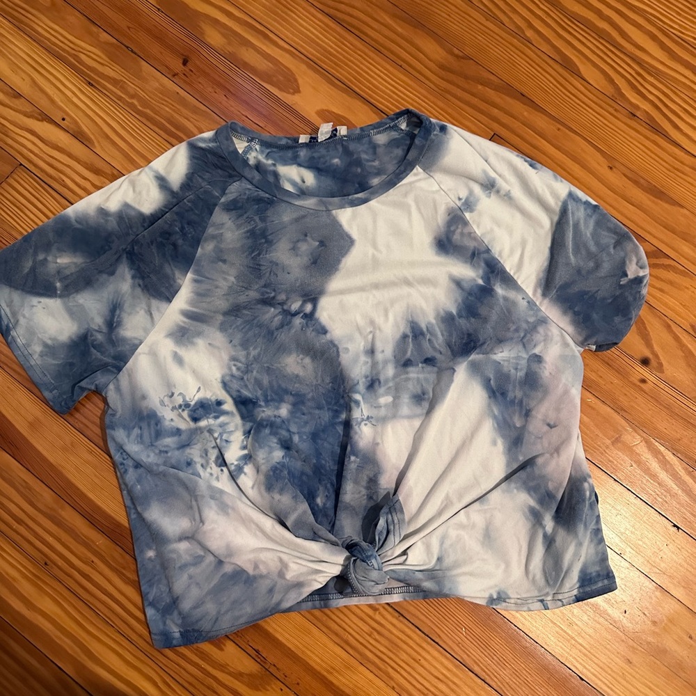 Cropped Blue and White Tie Dye Shirt